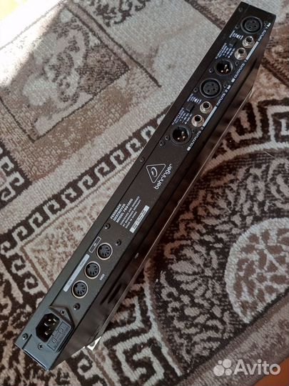 Продам подавитель обратной связи Behringer FBQ1000