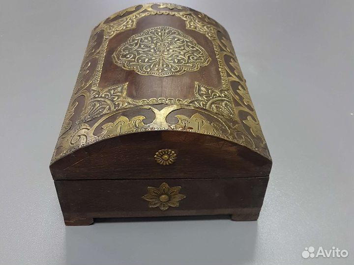 Сундучок.Натуральное дерево шишам