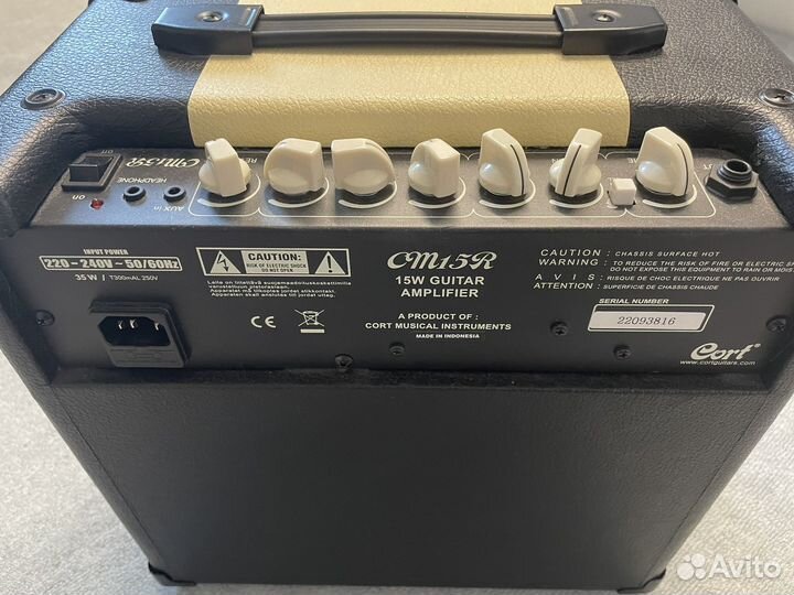 Гитарный комбоусилитель, черный, 15Вт, Cort CM15