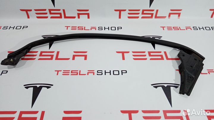 Уплотнитель передней двери Tesla Model S 2014