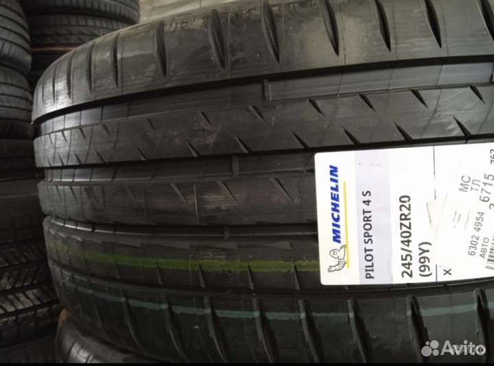 Michelin Pilot Sport 4 S 245/40 R20 и 275/35 R20 102V