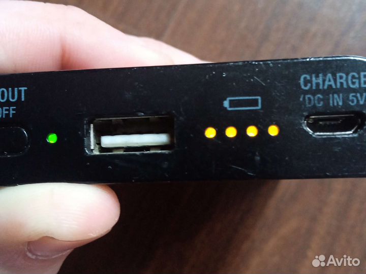 Продам портативный аккумулятор sony 10000 ампер