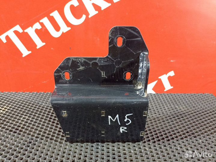 Кронштейн усилителя бампера правый