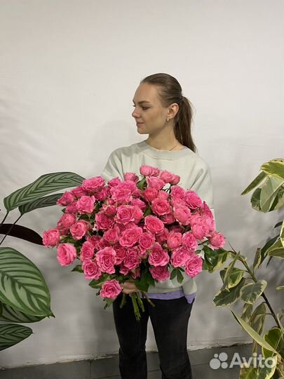 Букет из кустовых розовых роз