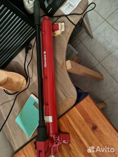 Пресс с гидроцилиндром и гидронасосом на 30 тонн