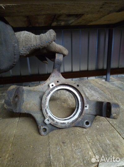 Кулак (цапфа) передний левый Ssang Yong Kyron 2011