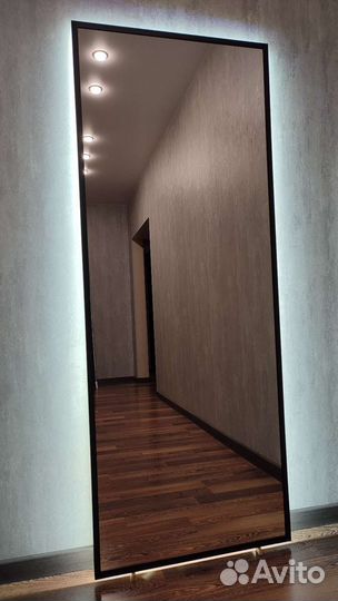 Зеркало настенное с подсветкой