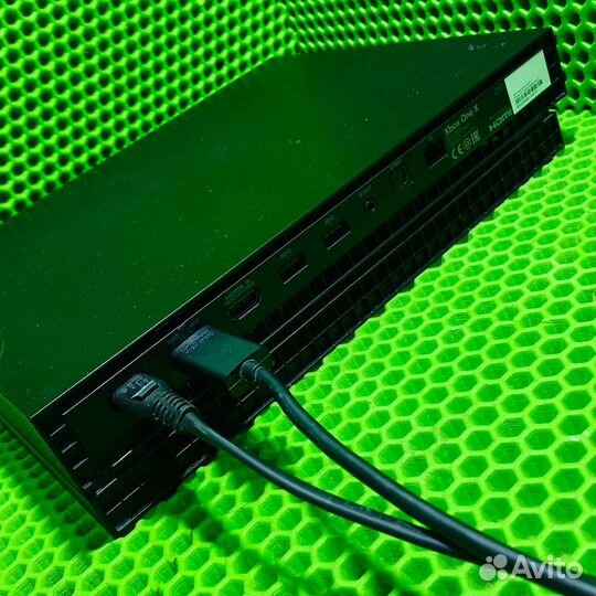 Игровая приставка Microsoft Xbox One X 1000 гб HDD