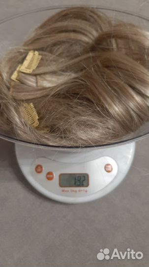 Волосы на заколках блонд