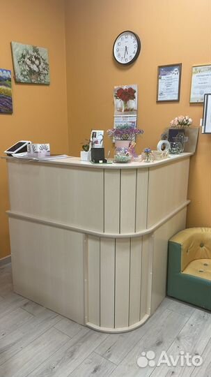 Стойка ресепшн