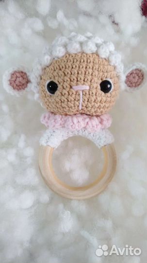 Вязаная погремушка
