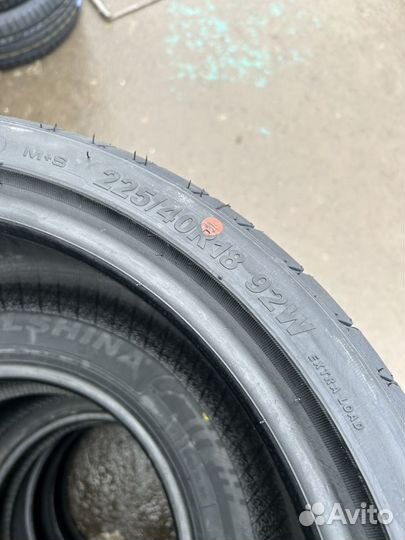 Grenlander L-Zeal56 225/40 R18 92W