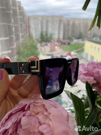 Солнцезащитные очки LV