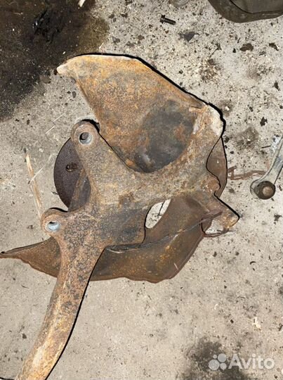 Кулак передний Mercedes W210