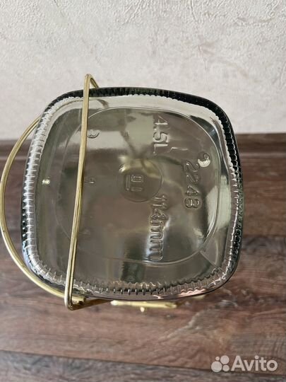 Бутыль на качелях