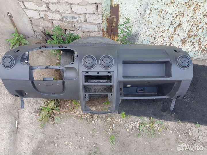 Торпедо Renault Logan