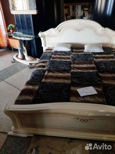 Кровать в классическом стиле