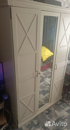 Шкаф распашной с зеркалом бу