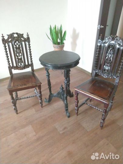 Старинный антикварный столик и 6 стульев