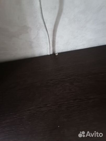 Стол с жизненными косяками