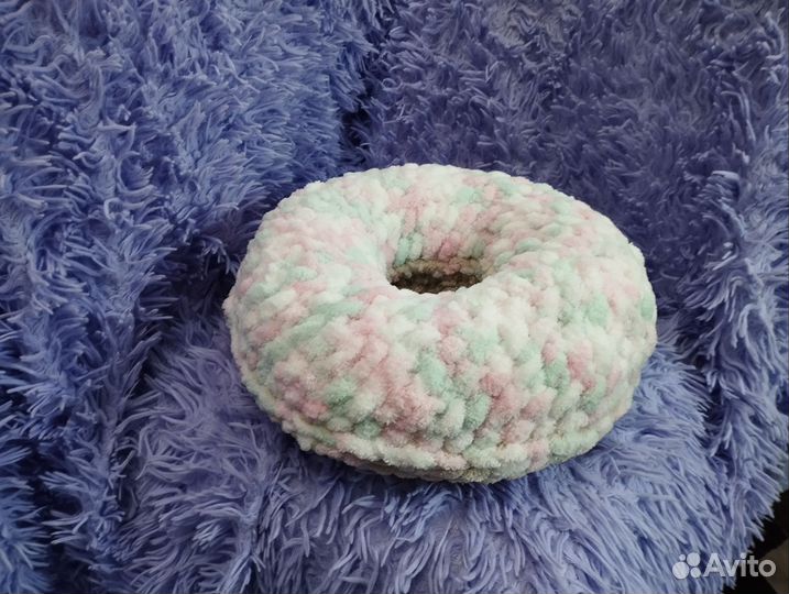 Подарок подушка пончик
