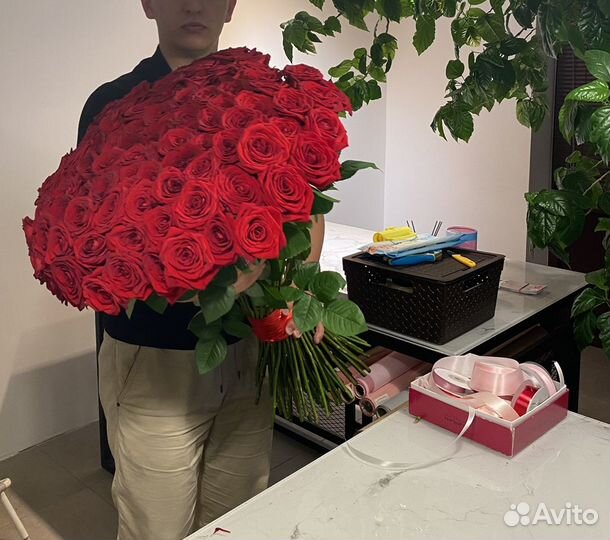 Букет из 101 розы. 101 роза. 51 роза красная