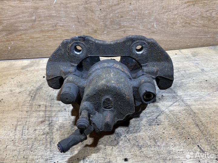 Суппорт передний правый Ford Focus 2 S79