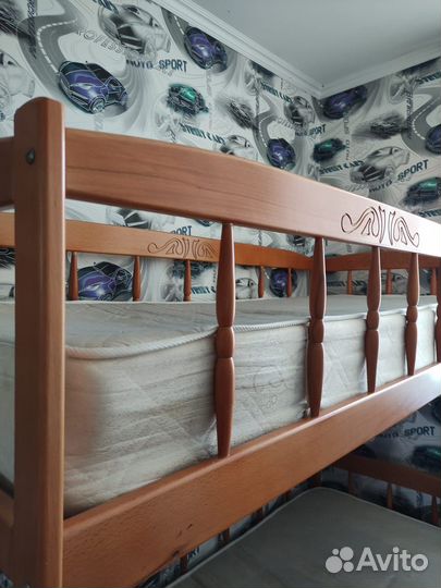 Продаётся кровать двухэтажная