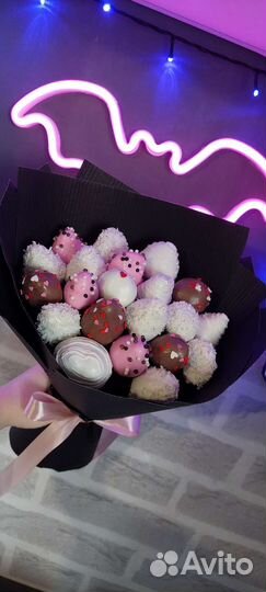 Клубничные букеты в шоколаде доставка