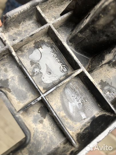 Кронштейн задний правый kia ceed jd sw