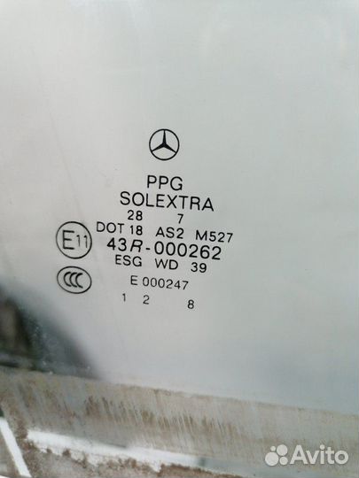 Стекло двери переднее правое Mercedes Benz R