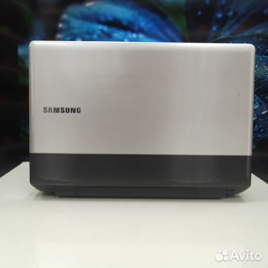 Samsung NP300E5A i3-2330M/6GB/128gbssd/GT520MX