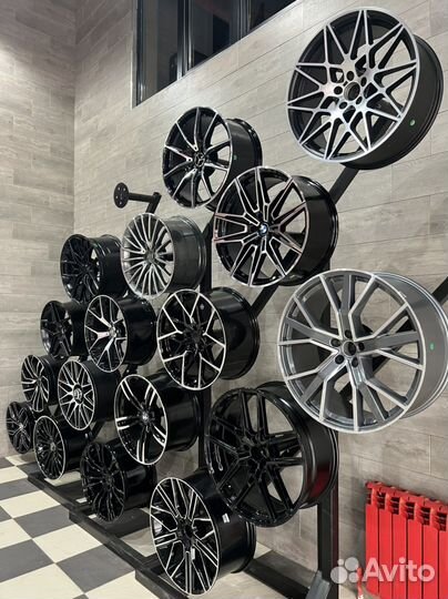 Pirelli Scorpion Winter 285/45 R22 и 325/40 R22 114V