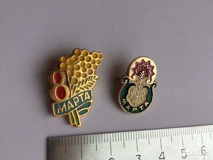 Значок 8 марта