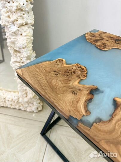 Стильный журнальный столик крадратный