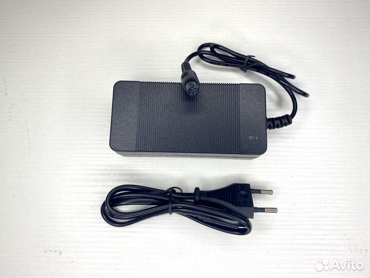 Зарядное устройство для гироскутера