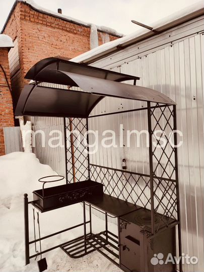 Мангал с крышей