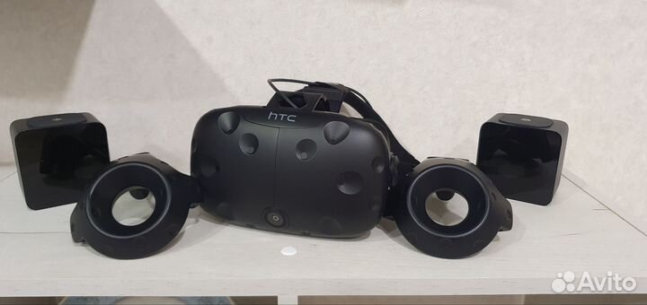 Шлем виртуальной реальности HTC vive
