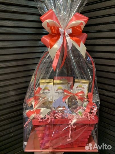 Корзина с чаем и сладостями. Подарок учителю