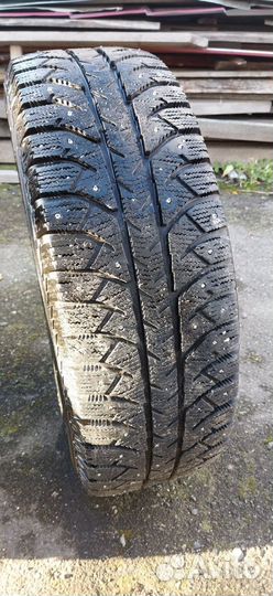 Bridgestone Ice Cruiser 7000 215/65 R16