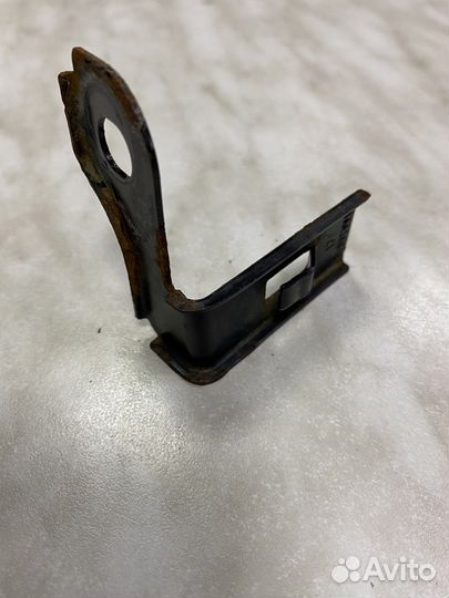 Кронштейн фары лев Nissan Almera G15