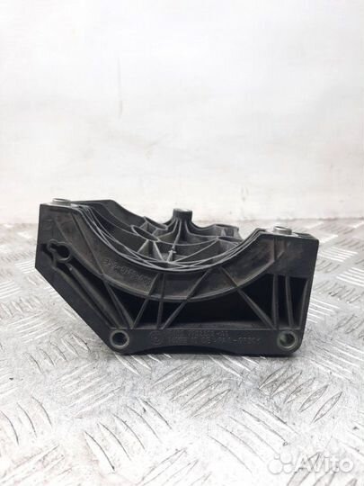 Кронштейн компрессора кондиционера Bmw X3