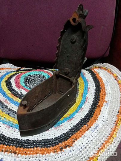 Чугунный утюг