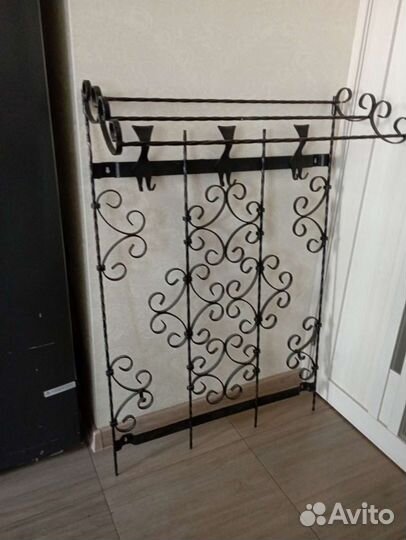 Вешалка для одежды настенная