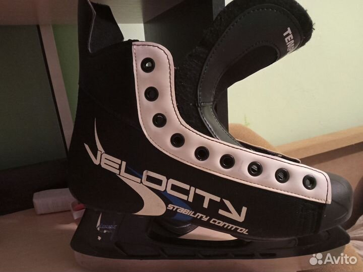 Коньки хоккейные