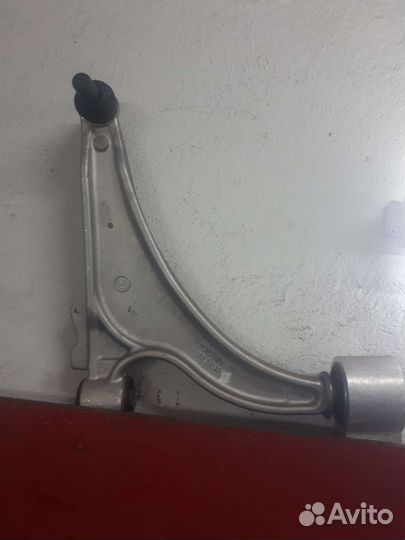 Рычаг передней подвески правый Шевроле Круз Опель