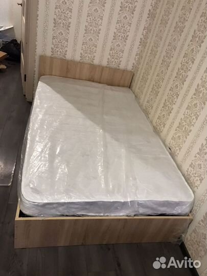 Кровать полутороспальная