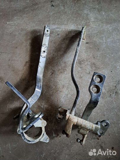 Петля крышки багажника на Porsche Cayenne