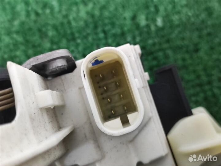 Замок двери передней левой Mercedes Benz E-class