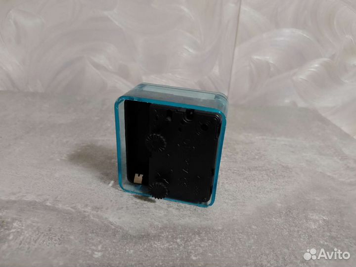 Часы космос